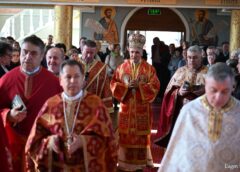 Pictura Bisericii „Sfinții Apostoli Petru și Pavel” din Zalău, sfințită de episcopul Virgil Bercea